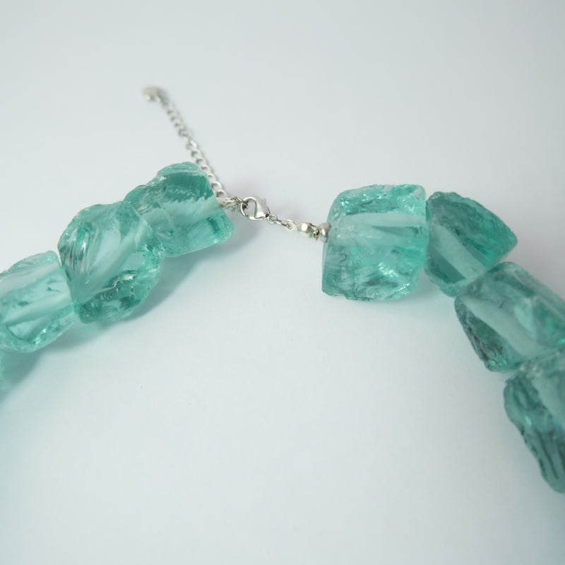 Collar blue glass quartz
