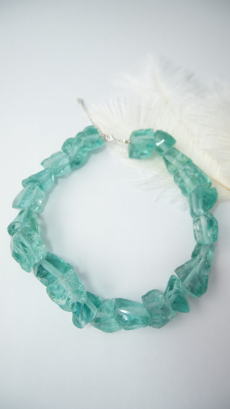 Collar blue glass quartz