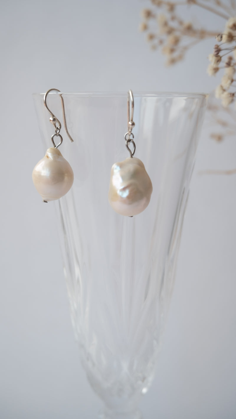 Arete perla baroque minimalista