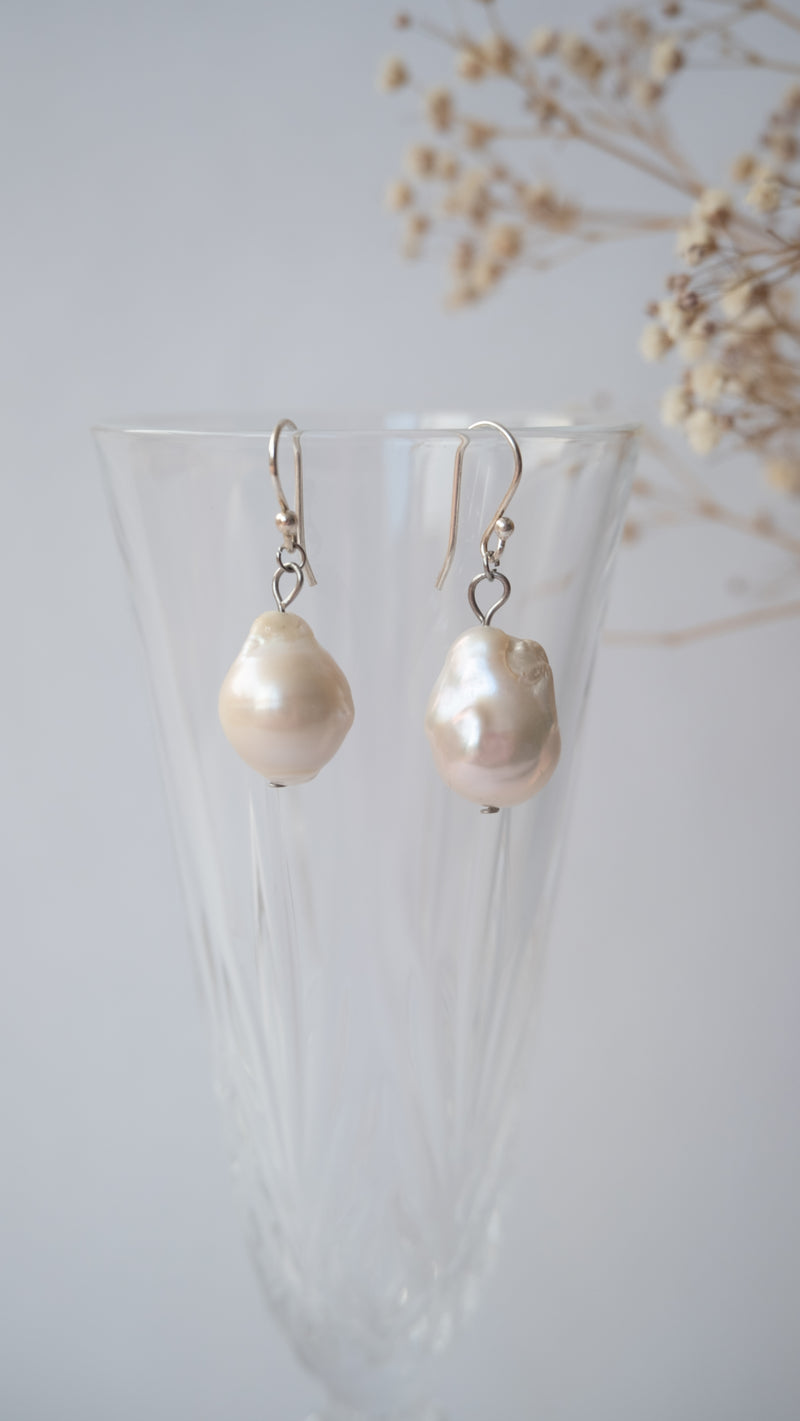 Arete perla baroque minimalista